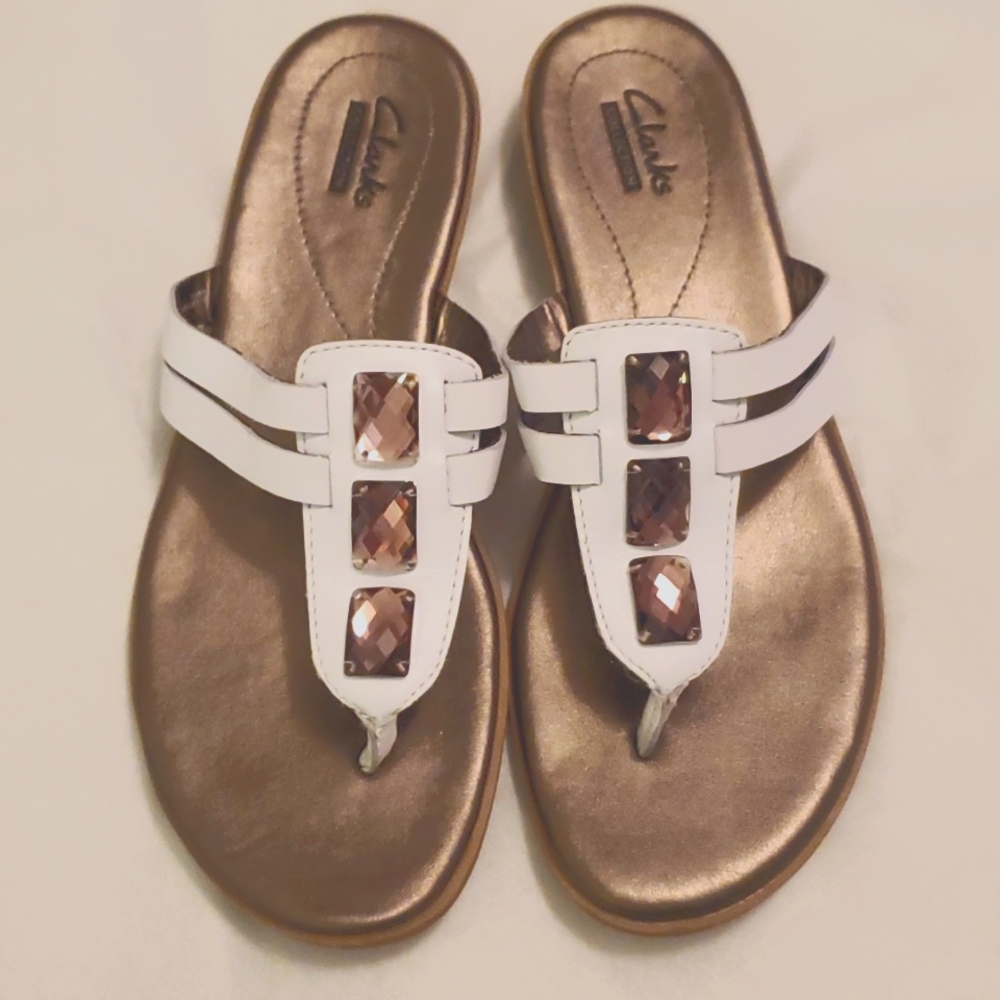 Clark's Collection White Leather Thong Sandal with Embellished Gemstones Sz. 6.5